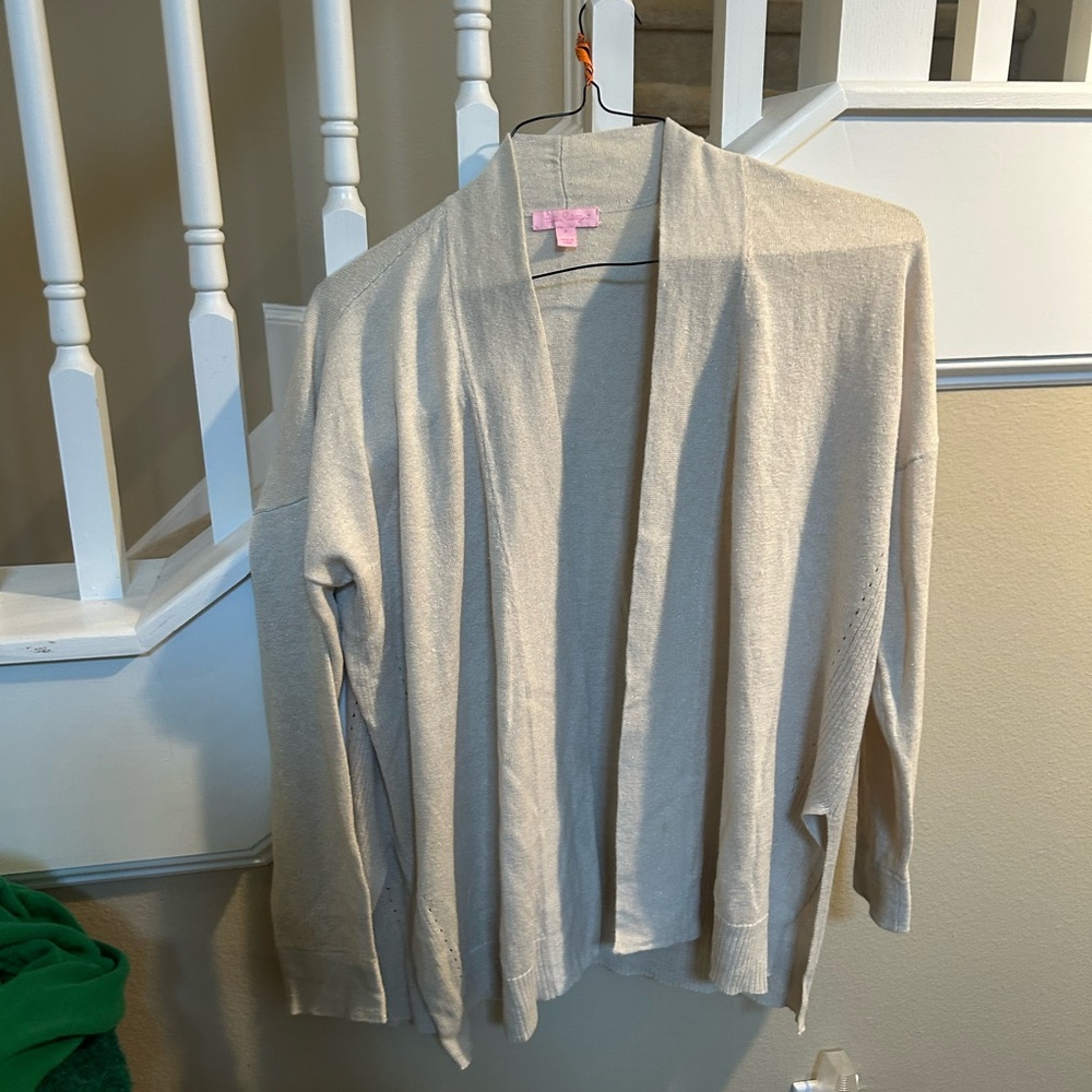 Like new Lily Pulitzer sweater. Size small gold.
